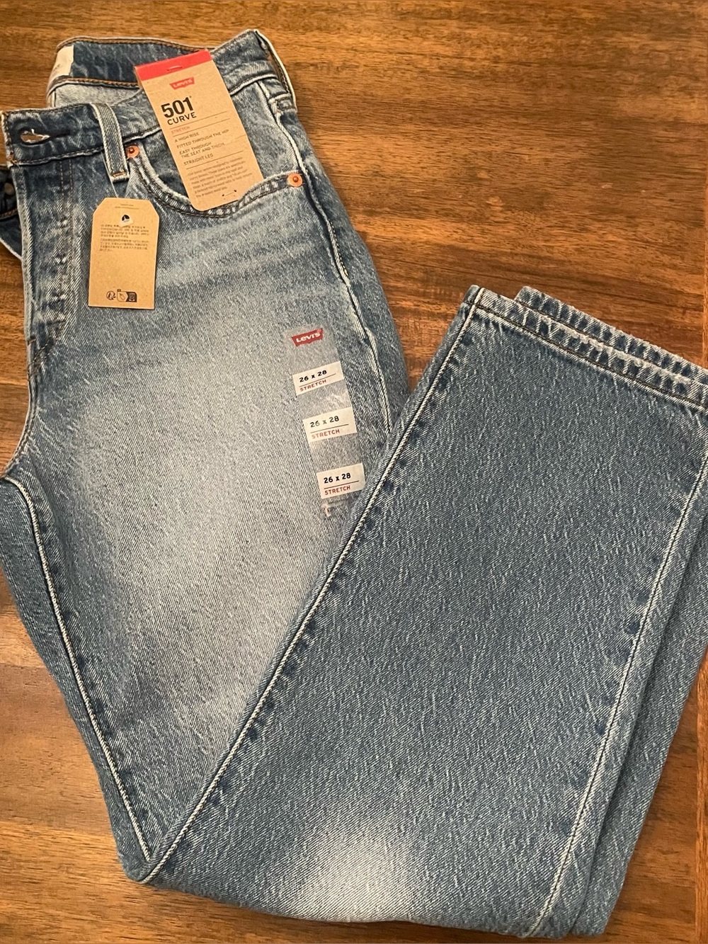 NWT-501 Levi’s curve jeans